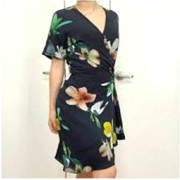 Aritzia Babaton Wallace Floral V Neck Short Sleeve Tie Waist Wrap Dress Size XS - Picture 6 of 16